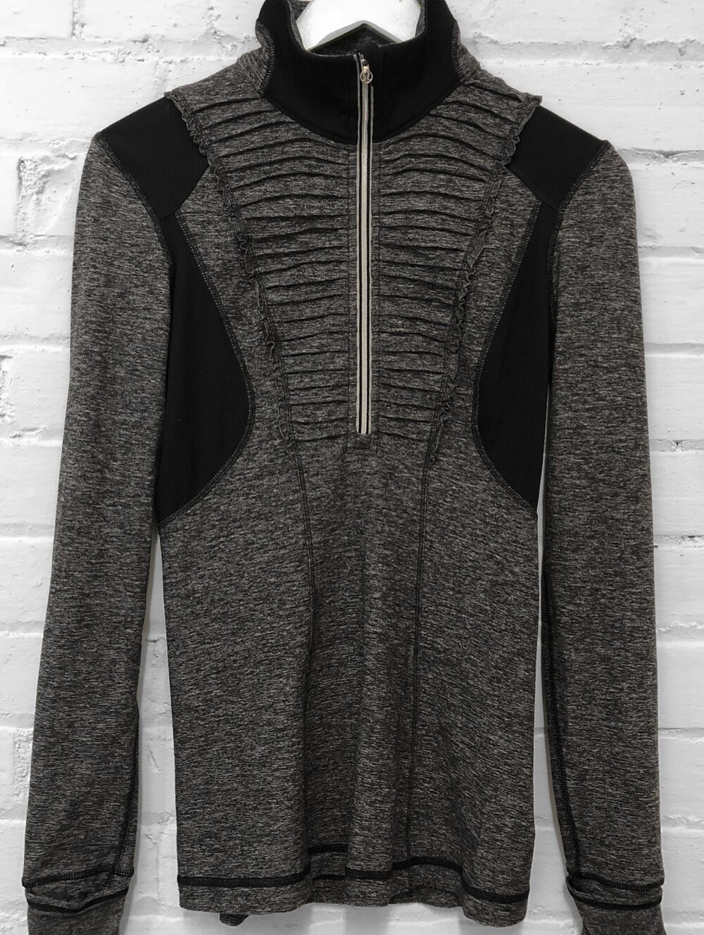 LULULEMON  Run: Your Heart Out Pullover in Heathered Black